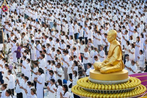 ภาพ No.111989:พิธีจุดประทีปถวายเป็นพุทธบูชา และบูชาธรรมมหาปูชนียาจารย์ พระมงคลเทพมุนี(สด จนฺทสโร) ในโครงการธรรมยาตรา กตัญญูบูชา มหาปูชนียาจารย์ พระมงคลเทพมุนี(สด จนฺทสโร) พระผู้ปราบมาร อนุสรณ์สถาน 7 แห่ง ปีที่ 12 วันที่ 14 มกราคม พ.ศ. 2567 ณ วัดสองพี่น้อง อ.สองพี่น้อง