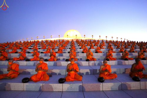 ภาพ No.105221:พิธีตักบาตรฉลองพระบวชใหม่ รุ่นบูชาธรรมมหาปูชนียาจารย์ และต้อนรับศักราชใหม่ วันจันทร์ที่ 1 มกราคม พ.ศ. 2567 ณ ลานธรรมพระมหาธรรมกายเจดีย์ วัดพระธรรมกาย