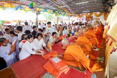 ภาพ No.250875:วันพุธที่ 8 ตุลาคม พ.ศ. 2568 พิธีทอดกฐินสามัคคีทั่วไทย 30,000 วัด โดยคณะศิษยานุศิษย์ บูชาธรรม 81 ปี หลวงพ่อธัมมชโย ณ วัดวังวน อ.พรหมพิราม จ.พิษณุโลก