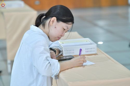 ภาพ No.247359:วันจันทร์ที่ 22 กันยายน พ.ศ. 2568 (วันพระ แรม 15 ค่ำ เดือน 10) พิธีบุพเปตพลี ครั้งที่ 170 ร่วมอุทิศบุญแด่หมู่ญาติที่ล่วงลับไปแล้ว และสืบทอดอายุพระพุทธศาสนา ณ หอฉันคุณยายอาจารย์ฯ วัดพระธรรมกาย