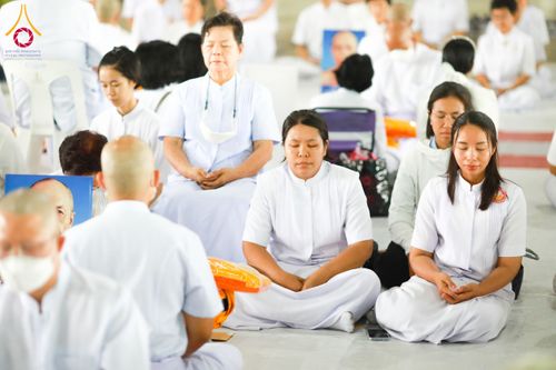 ภาพ No.62707:พิธีขอขมามอบผ้าไตร ในโครงการอุปสมบทหมู่ บูชาธรรมหลวงพ่อธัมมชโย พ.ศ.2567  โครงการอุปสมบทหมู่ธรรมทายาท ระดับอุดมศึกษา รุ่นที่51 (ภาคฤดูร้อน) โครงการบวชพระนานาชาติ AEC และ WAB รุ่นผู้บริหาร(รุ่นที่2) ณ ลานธรรม พระมหาธรรมกายเจดีย์ วันที่ 13 เมษายน พ.ศ. 2567