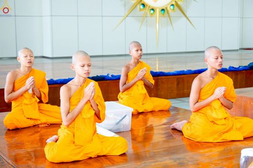 ภาพ No.234817:วันศุกร์ที่ 25 กรกฎาคม พ.ศ. 2568 (วันพระ แรม 15 ค่ำ เดือน 8) พิธีบุพเปตพลี ครั้งที่ 167 ร่วมอุทิศบุญแด่หมู่ญาติที่ล่วงลับไปแล้ว และสืบทอดอายุพระพุทธศาสนา ณ หอฉันคุณยายอาจารย์ฯ วัดพระธรรมกาย