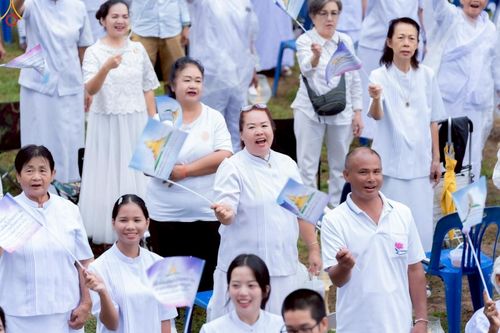 ภาพ No.238322:วันเสาร์ที่ 9 สิงหาคม พ.ศ. 2568 พิธีกลั่นแผ่นดิน โปรยทราย และจุดประทีปถวายเป็นพุทธบูชา จ.ระยอง สถาปนาองค์พระเจดีย์เพื่อสร้างสันติภาพโลก ณ ศูนย์ปฏิบัติธรรมระยอง(บ้านช่องลม) ต.บางบุตร อ.บ้านค่าย จ.ระยอง