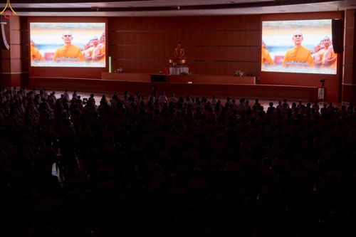 ภาพ No.239872:วันที่ ๒๒ - ๒๔ สิงหาคม พ.ศ. ๒๕๖๘ สัมมนารวมใจผู้นำบุญ บูชาธรรม ๘๑ ปี หลวงพ่อธัมมชโย กฐินสามัคคีทั่วไทย ๓๐,๐๐๐ วัด โครงการอุปสมบทบูชาธรรมมหาปูชนียาจารย์ ๓,๐๐๐ รูป รุ่นที่ ๑