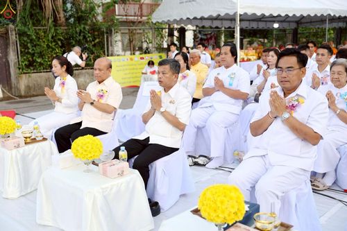 ภาพ No.235129:วันอาทิตย์ที่ 27 กรกฎาคม พ.ศ. 2568 พิธีตักบาตรพระ1,000 รูป ทำบุญเมืองพัทลุง ประธานสงฆ์ พระปริยัติวชิโรดม  เจ้าคณะจังหวัดพัทลุง ประธานฆราวาส นายรัฐศาสตร์ ชิดชู  ผู้ว่าราชการจังหวัดพัทลุง