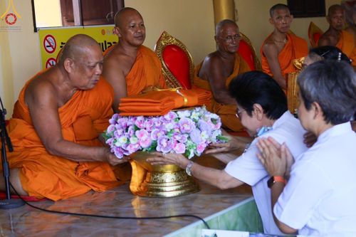 ภาพ No.168259:พิธีทอดกฐิน ณ วัดถนนโค้ง จ.ลพบุรี ในโครงการกฐินสามัคคีทั่วไทย 30,000 วัด บูชาธรรม 80 ปี หลวงพ่อธัมมชโย โดยคณะศิษยานุศิษย์วัดพระธรรมกาย วันที่ 20 ตุลาคม พ.ศ. 2567