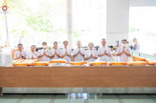 ภาพ No.143158:พิธีถวายภัตตาหารเพื่อเป็นกำลังแห่งการเข้าถึงธรรม ของพระภิกษุสามเณร วัดพระธรรมกาย วันเสาร์ที่ 6 กรกฏาคม พ.ศ. 2567 ณ หอฉันคุณยายอาจารย์ วัดพระธรรมกาย จ.ปทุมธานี