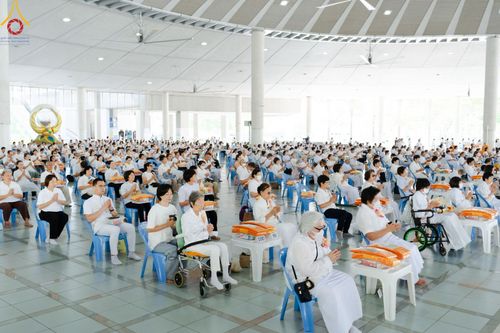 ภาพ No.211048:วันพฤหัสบดีที่ 13 มีนาคม พ.ศ. 2568  กิจกรรมวันพระ ขึ้น 15 ค่ำ เดือน 4 พิธีบุพเปตพลี ครั้งที่ 160 และ พิธีฉลองชัยสวดธัมจักรกัปปวัตนสูตร ครบ 7,196,000,000 จบ ณ วัดพระธรรมกาย