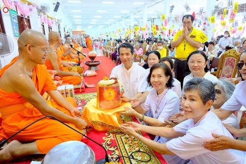 ภาพ No.251351:วันที่ 8 ตุลาคม พ.ศ. 2568 พิธีทอดกฐินสามัคคีทั่วไทย 30,000 วัด โดยคณะศิษยานุศิษย์ บูชาธรรม 81 ปี หลวงพ่อธัมมชโย ณ วัดทองบน กรุงเทพฯ