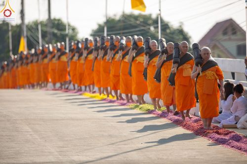 ภาพ No.110368:พิธีต้อนรับพระธรรมยาตรา ในโครงการธรรมยาตรากตัญญูบูชา มหาปูชนียาจารย์ พระมงคลเทพมุนี(สด จนฺทสโร) พระผู้ปราบมาร อนุสรณ์สถาน 7 แห่ง ปีที่ 12 วันที่ 11 มกราคม พ.ศ. 2567 ณ อนุสรณ์สถานลำดับที่ 3 สถานที่เกิดใหม่ในเพศสมณะ วัดสองพี่น้อง จ.สุพรรณบุรี