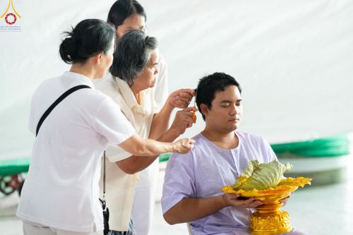 ภาพ No.140236:พิธีตัดปอยผมและปลงผม โครงการอุปสมบทหมู่ธรรมทายาท ระดับอุดมศึกษา รุ่นที่ 51 ภาคฤดูฝน วันเสาร์ที่ 8 มิถุนายน พ.ศ.2567 ณ มหารัตนวิหารคด 9 วัดพระธรรมกาย