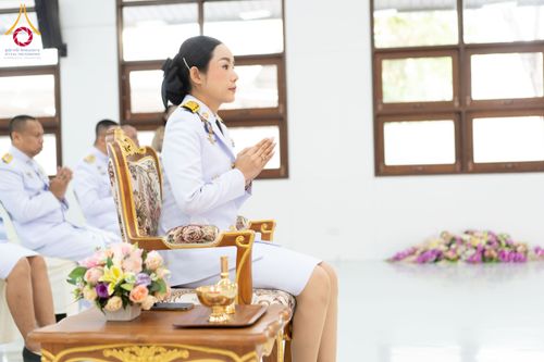 ภาพ No.194736:พิธีเจริญพระพุทธมนต์ และทำบุญตักบาตร ถวายพระราชกุศล แด่พระบาทสมเด็จพระเจ้าอยู่หัว เนื่องในโอกาสพระราชพิธีสมมงคล พระชนมายุเท่าพระบาทสมเด็จพระพุทธยอดฟ้าจุฬาโลกมหาราช สมเด็จพระปฐมบรมกษัตริยาธิราชแห่งพระราชวงศ์จักรี พุทธศักราช 2568 วันที่ 14 มกราคม พ.ศ. 2568