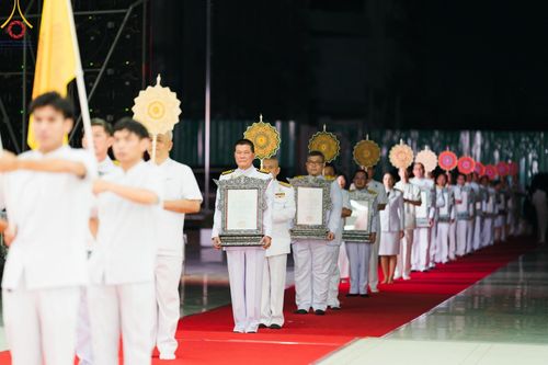 ภาพ No.123215:พิธีพระราชทานสัญญาบัตร พัดยศ และผ้าไตร แด่พระสงฆ์ในเขตปกครองคณะสงฆ์หนกลาง ณ วัดพระศรีมหาธาตุ เขตบางเขน กรุงเทพมหานคร และพิธีมุทิตาสักการะพระสังฆาธิการ ผู้ได้รับเลื่อนและตั้งสมณศักดิ์ ตามพระบรมราชโองการ ณ วัดพระธรรมกาย ในวันที่ 4 กุมภาพันธ์ พ.ศ. 2567