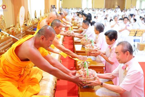 ภาพ No.89733:พิธีวางแผ่นจารึกชื่อ เพื่อนำไปประดิษฐานไว้ในฐานองค์พระประธาน เนื่องในโอกาสครบรอบ 10 ปี ศูนย์ปฏิบัติธรรมนครราชสีมา วันอาทิตย์ที่ 24 กันยายน พ.ศ. 2566