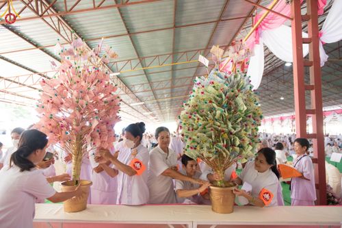 ภาพ No.91575:พิธีทอดผ้าป่า สร้างลานเอนกประสงค์พญานาค 4 ตระกูล จุดประทีปโคมลาน ถวายเป็นพุทธบูชา  สร้างความสว่างไสวให้กับแผ่นดินด้วยแสงธรรม วันอาทิตย์ที่ 29 ตุลาคม พ.ศ. 2566 ณ พุทธอุทยานนานาชาติ จังหวัดหนองคาย