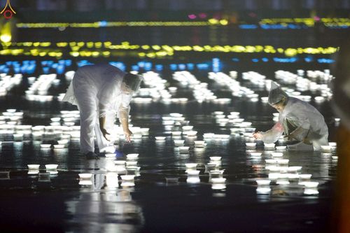 ภาพ No.244185:วันที่ 7 กันยายน พ.ศ. 2568 พิธีจุดประทีป วันครูผู้ค้นพบวิชชาธรรมกาย ณ ลานธรรมฯ และวิหารคด วัดพระธรรมกาย