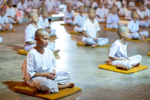 ภาพ No.214465:วันที่ 2 เมษายน พ.ศ.2568 นาคธรรมทายาท โครงการบรรพชาสามเณร ฟื้นฟูพระพุทธศาสนาทั่วไทย ปฎิบัติธรรม ณ วิหารคด 22 วัดพระธรรมกาย