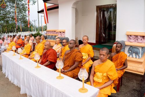 ภาพ No.229932:วันที่ 4 และ 12 พฤษภาคม พ.ศ. 2568 พิธีจุดวิสาขประทีป ถวายเป็นพุทธบูชา ณ วัดสุภัทรารามา มหาวิหาร เมืองบาดุลลา ประเทศศรีลังกา