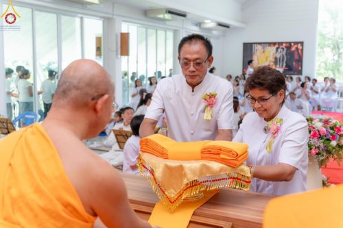 ภาพ No.169613:พิธีทอดกฐินเพื่อสร้าง หอฉันคุณยายอาจารย์ มหารัตนอุบาสิกาจันทร์ ขนนกยูง  ณ ศูนย์ปฏิบัติธรรมชลบุรี วันที่ 25 ตุลาคม พ.ศ. 2567