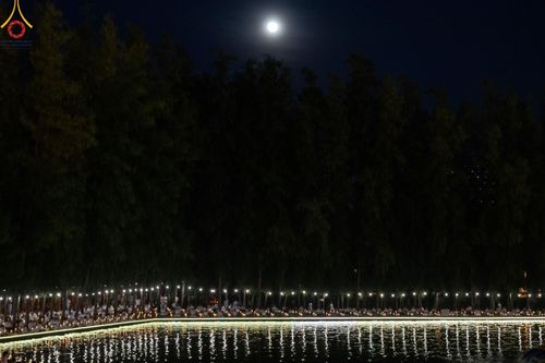 ภาพ No.170274:พิธีลอยกระทงธรรม ณ สระเศรษฐีทะเลบุญ มหาวิหารพระมงคลเทพมุนีฯ วัดพระธรรมกาย วันศุกร์ที่ 15 พฤศจิกายน พ.ศ.2567 (วันเพ็ญ 15 ค่ำ เดือน 12)