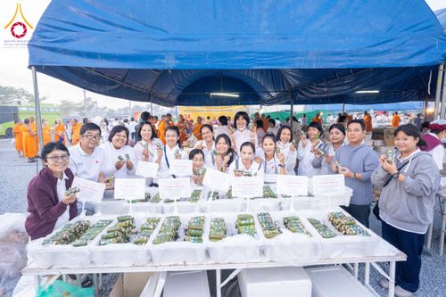 ภาพ No.200845:พิธีถวายภัตตาหารเป็นสังฆทาน แด่พระธรรมยาตรา ณ อนุสรณ์สถานบางปลา วัดบางปลา อำเภอบางเลน จังหวัดนครปฐม ในโครงการธรรมยาตรา กตัญญูบูชา มหาปูชนียาจารย์ พระมงคลเทพมุนี(สด จนฺทสโร) พระผู้ปราบมาร อนุสรณ์สถาน 7 แห่ง ปีที่ 13 วันที่ 24 มกราคม พ.ศ. 2568