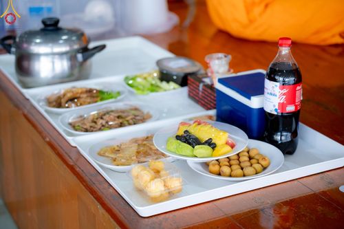 ภาพ No.182318:พิธีถวายภัตตาหารเมนูสวรรค์ "เพื่อการบรรลุธรรม" วันเสาร์ที่ 14 ธันวาคม พ.ศ. 2567 ณ หอฉันคุณยายอาจารย์ฯ วัดพระธรรมกาย