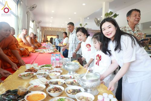 ภาพ No.181997:พิธีทอดกฐิน ณ วัดนิเวศน์ปวราราม จ.สุพรรณบุรี ในโครงการทอดกฐินสามัคคีทั่วไทย 30,000 วัด บูชาธรรม 80 ปี หลวงพ่อธัมมชโย โดยคณะศิษยานุศิษย์วัดพระธรรมกาย วันที่ 2 พฤศจิกายน พ.ศ. 2567