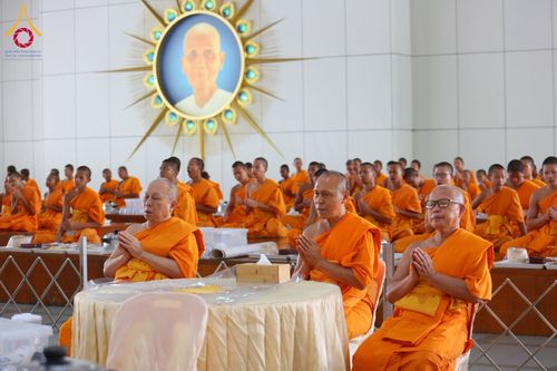 ภาพ No.210590:วันเสาร์ที่ 8 มีนาคม พ.ศ. 2568 พิธีสวดพระพุทธมนต์ และถวายภัตตาหารเมนูสวรรค์แด่พระภิกษุ สามเณร ณ หอฉันคุณยายอาจารย์ฯ วัดพระธรรมกาย