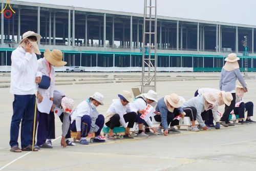 ภาพ No.122370:V.23 อีกนิด การเตรียมงาน เก็บงาน การรับบุญของเจ้าหน้าที่หน่วยงานต่างๆ เพื่อโครงการธรรมยาตรา ปีที่ 12 ระหว่างวันที่ 2 - 31 มกราคม พ.ศ. 2567