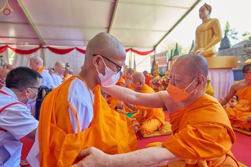 ภาพ No.67979:พิธีบรรพชาสามเณรธรรมทายาท ณ บรมพุทโธ ประเทศอินโดนีเซีย วันที่ 17 ธันวาคม พ.ศ. 2565