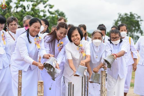 ภาพ No.87624:พิธีสวดพุทธมนต์วันละสังขาร คุณยายอาจารย์ มหารัตนอุบาสิกาจันทร์ ขนนกยูง และพิธีเทคอนกรีตฐานราก อาคาร 80 ปี หลวงพ่อธัมมชโย ณ ศูนย์ปฏิบัติธรรมวิหารแดง ต.เจริญธรรม อ.วิหารแดง จ.สระบุรี วันที่ 10 กันยายน พ.ศ. 2566