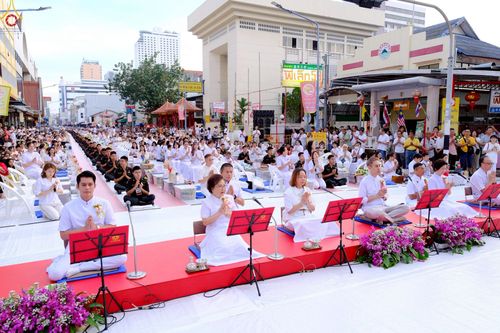 ภาพ No.237036:วันอาทิตย์ที่ 10 สิงหาคม พ.ศ. 2568 มหาสังฆทานครั้งยิ่งใหญ่ ตักบาตรพระ 10,000 รูป ถ.นิพัทธ์อุทิศ 3 ใจกลางนครหาดใหญ่ จ.สงขลา (ชุดที่ 2)