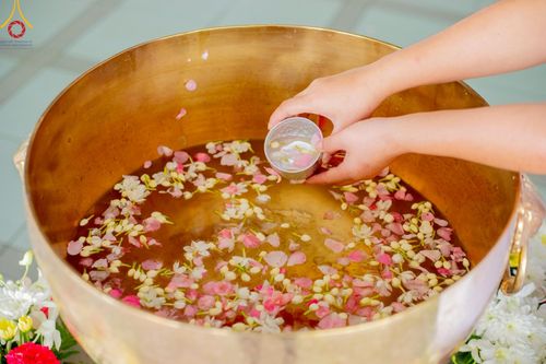 ภาพ No.217494:วันจันทร์ที่ 14 เมษายน พ.ศ. 2568 กิจกรรมสรงน่ำพระ สั่งสมบุญเนื่องในเทศกาลสงกรานต์ 14-16 เมษายน พ.ศ.2568 เวลา 06:00-13:00 น. ณ หอฉันคุณยายอาจารย์ฯ วัดพระธรรมกาย