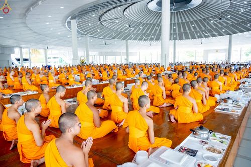 ภาพ No.248500:วันที่ 27 กันยายน พ.ศ. 2568 พิธีถวายเมนูสวรรค์เพื่อการบรรลุธรรม ณ หอฉันคุณยายอาจารย์ฯ วัดพระธรรมกาย