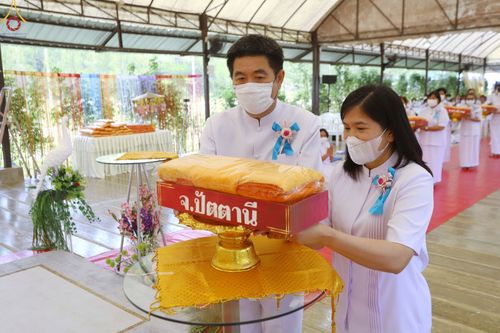 ภาพ No.76853:พิธีทอดผ้าป่าแก้วสำเร็จ เพื่อปูพื้นอาคารอเนกประสงค์ทั้ง 4 หลัง วันอาทิตย์ที่ 26 กุมภาพันธ์ พ.ศ. 2566 ณ ศูนย์ปฏิบัติธรรมนานาชาติเบตง จ.ยะลา