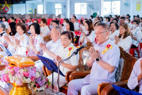 ภาพ No.197423:พิธีทอดผ้าป่าทำนุบำรุงศาสนสถาน ณ วัดโบสถ์(บน) ตำบลบางคูเวียง อำเภอบางกรวย จังหวัดนนทบุรี ในโครงการธรรมยาตรา กตัญญูบูชา มหาปูชนียาจารย์ พระมงคลเทพมุนี(สด จนฺทสโร) พระผู้ปราบมาร อนุสรณ์สถาน 7 แห่ง ปีที่ 13 วันที่ 17 มกราคม พ.ศ. 2568