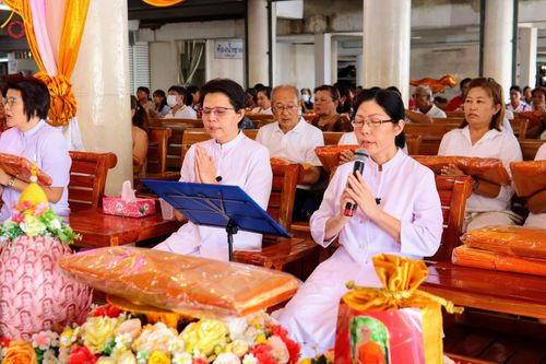 ภาพ No.170483:พิธีทอดกฐิน ณ วัดสุราษฎร์รังสรรค์ จ.ปทุมธานี ในโครงการกฐินสามัคคีทั่วไทย 30,000 วัด บูชาธรรม 80 ปี หลวงพ่อธัมมชโย โดยคณะศิษยานุศิษย์วัดพระธรรมกาย วันที่ 27 ตุลาคม พ.ศ. 2567