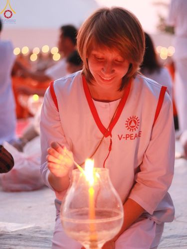 ภาพ No.109790:พิธีจุดประทีปถวายเป็นพุทธบูชา และบูชาธรรมมหาปูชนียาจารย์ วันที่ 10 มกราคม พ.ศ. 2567 ณ อนุสรณ์สถานคลองบางนางแท่น อ.สามพราน จ.นครปฐม