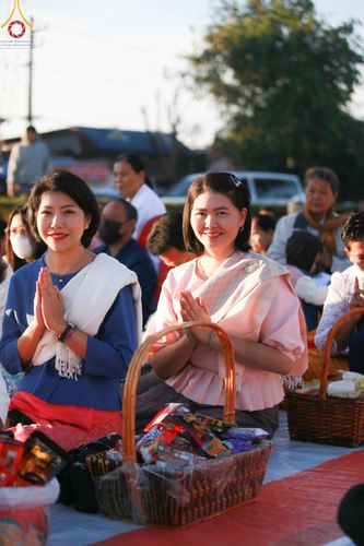 ภาพ No.106781:พิธีตักบาตรพระ ๒๐๐ รูป  "สร้างบุญใหญ่ ส่งท้ายปีเก่า ต้อนรับปีใหม่ ๒๕๖๗" วันอาทิตย์ที่ ๓๑ ธันวาคม ๒๕๖๖ ณ ถนนหน้าที่ว่าการอำเภอภูเรือ อำเภอภูเรือ จังหวัดเลย