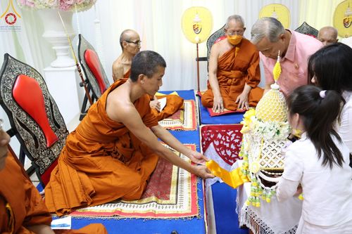 ภาพ No.182285:พิธีทอดกฐิน ณ วัดกล้วย จ.นนทบุรี ในโครงการทอดกฐินสามัคคีทั่วไทย 30,000 วัด บูชาธรรม 80 ปี หลวงพ่อธัมมชโย โดยคณะศิษยานุศิษย์วัดพระธรรมกาย วันที่ 9 พฤศจิกายน พ.ศ. 2567