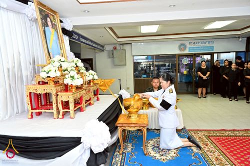 ภาพ No.260867:อำเภอคลองหลวง จัดพิธีสรงน้ำพระบรมศพ สมเด็จพระนางเจ้าสิริกิติ์ พระบรมราชินีนาถ พระบรมราชชนนีพันปีหลวง  ด้วยสำนึกในพระมหากรุณาธิคุณตราบนิจนิรันดร์ วันที่ 26 ตุลาคม พ.ศ. 2568 เวลา 09.30 น. ณ ที่ว่าการอำเภอคลองหลวง จังหวัดปทุมธานี