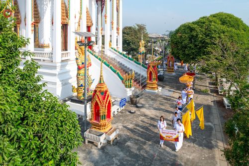 ภาพ No.200470:พิธีทอดผ้าป่าทำนุบำรุงศาสนสถาน ณ วัดรางกำหยาด ตำบลบางภาษี อำเภอบางเลน จังหวัดนครปฐม ในโครงการธรรมยาตรา กตัญญูบูชา มหาปูชนียาจารย์ พระมงคลเทพมุนี(สด จนฺทสโร) พระผู้ปราบมาร อนุสรณ์สถาน 7 แห่ง ปีที่ 13 วันที่ 22 มกราคม พ.ศ. 2568