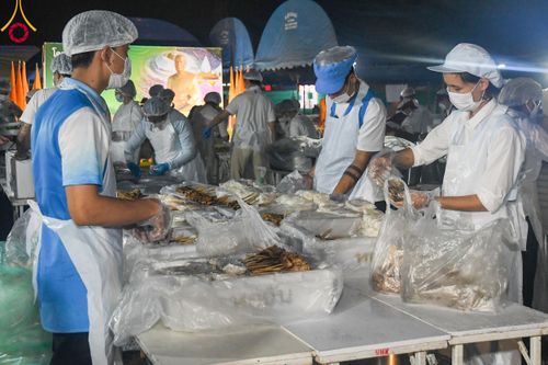 ภาพ No.108976:พิธีถวายภัตตาหารเป็นสังฆทาน แด่คณะพระธรรมยาตราฯ ในโครงการธรรมยาตรากตัญญูบูชา มหาปูชนียาจารย์ พระมงคลเทพมุนี(สด จนฺทสโร) พระผู้ปราบมาร อนุสรณ์สถาน 7 แห่ง ปีที่ 12 วันที่ 9 มกราคม พ.ศ. 2567 ณ อนุสรณ์สถานคลองบางนางแท่น  อ.สามพราน จ.นครปฐม