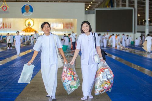 ภาพ No.150558:V.44 เพื่อพ่อ ภาพเตรียมงาน ปฎิบัติงาน ของเจ้าหน้าที่ อาสาสมัคร ทุกสถานะ เพื่อความสำเร็จ ในงานวันธรรมชัย วันอังคารที่ 27 สิงหาคม พ.ศ. 2567