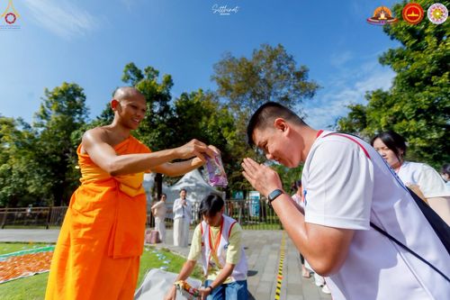 ภาพ No.224725:วันที่ 11 -12 พฤษภาคม พ.ศ. 2568 คณะพระอาจารย์ เจ้าหน้าที่ อาสาสมัคร นักศึกษา ทั้งชาวอินโดนีเซีย และชาวไทย ร่วมแรงร่วมใจ เตรียมงาน เก็บงาน ในวันวิสาขบูชา ณ พระมหาเจดีย์บรมพุทโธ ประเทศอินโดนีเซีย