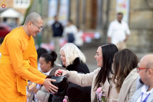 ภาพ No.270841:วันอาทิตย์ที่ 19 ตุลาคม พ.ศ. 2568 พิธีทอดกฐิน “หนึ่งไม่มีสอง” วัดพระธรรมกายนิวคาสเซิล เมืองนิวคาสเซิล ประเทศอังกฤษ 