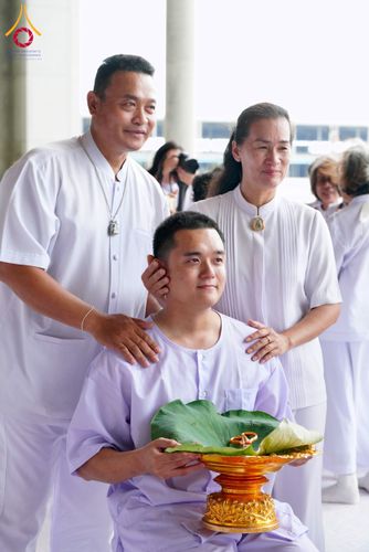 ภาพ No.143920:พิธีตัดปอยผมและปลงผมธรรมทายาท รุ่นเข้าพรรษา ณ มหาวิหารคด คอร์ 16 วัดพระธรรมกาย วันอาทิตย์ที่ 7 กรกฎาคม พ.ศ. 2567