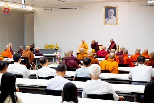 ภาพ No.222635:วันที่ 23 เมษายน พ.ศ. 2568 หลวงพ่อทัตตชีโวต้อนรับคณะสงฆ์เมียนมาร์ ณ อาคาร 100 ปี คุณยายมหารัตนอุบาสิกาจันทร์ ขนนกยูง วัดพระธรรมกาย