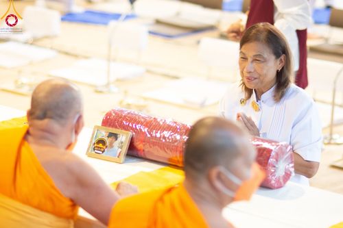 ภาพ No.106665:พิธีถวายภัตตาหารเป็นสังฆทาน แด่คณะพระธรรมยาตราฯ ในโครงการธรรมยาตรากตัญญูบูชา มหาปูชนียาจารย์ พระมงคลเทพมุนี(สด จนฺทสโร) พระผู้ปราบมาร อนุสรณ์สถาน 7 แห่ง ปีที่ 12 วันที่ 6 มกราคม พ.ศ. 2567 ณ อนุสรณ์สถานโลตัสแลนด์ จ.สุพรรณบุรี