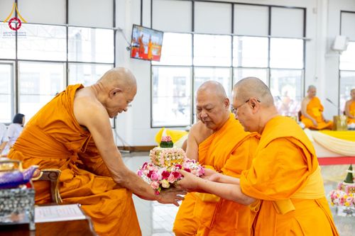 ภาพ No.276665:วันเสาร์ที่ 6 ธันวาคม พ.ศ. 2568 พิธีมุทิตาสักการะ เนื่องในโอกาสที่พระเดชพระคุณพระพรหมดิลก เจ้าอาวาสวัดสามพระยา วรวิหาร เมตตาเป็นประธานในพิธีตั้งฐานานุกรมใน พระราชวิเทศวชิรเวที (บัณฑิต วรปญฺโญ) ผู้ช่วยเจ้าอาวาสวัดพระธรรมกาย (ไวโรจน์ วิโรจโน) ผู้ช่วยเจ้าอา